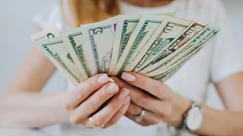 Сколько будут стоить 100 долларов до 22 февраля: прогноз банкира