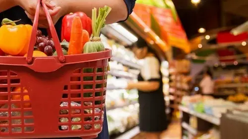 Яйца и овощи бьют рекорды: почему дорожают продукты и что будет весной