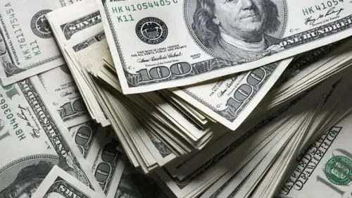 Доллар снова по 43: Нацбанк обновил курс на понедельник — что происходит с валютой