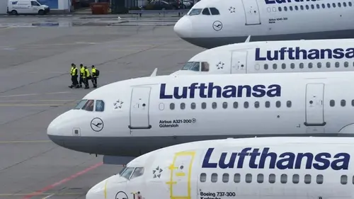 Lufthansa отменила сотни рейсов из аэропортов Германии из-за забастовок, — Bloomberg
