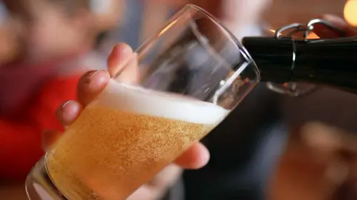 Во всем мире люди стали пить меньше пива, один из лидеров отрасли увольняет тысячи работников