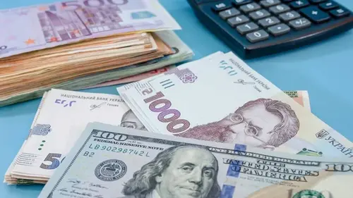 Что выгоднее — покупать или продавать доллары и евро: эксперты дали новые советы