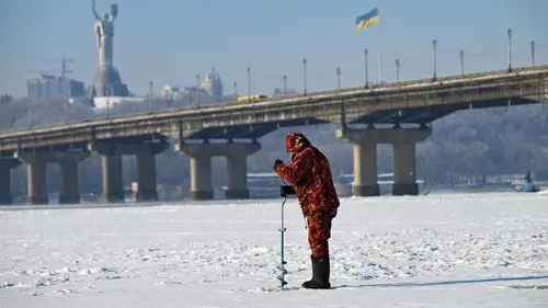 Морозы отступают, но идет шторм: где ухудшится погода в последний понедельник февраля