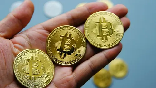 Bitcoin во второй раз за месяц опускается ниже $65 000