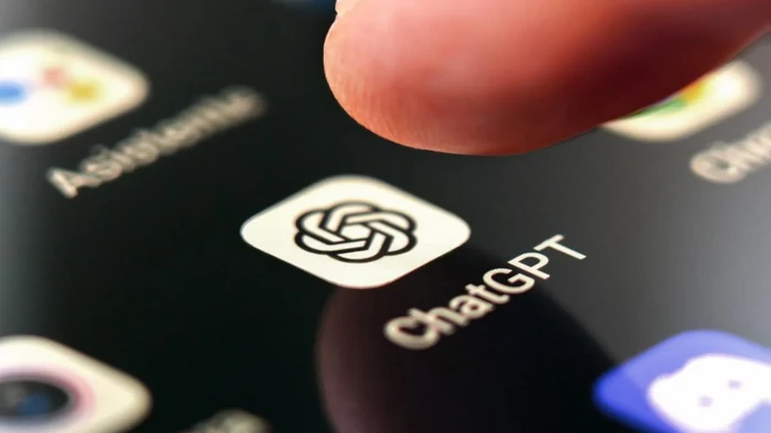 Пользователи массово удаляют ChatGPT с телефонов – что происходит