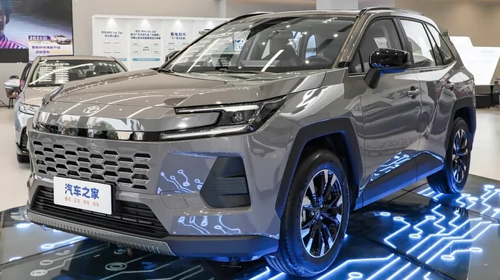 Дешевле Duster: на рынок вышла самая доступная Toyota RAV4 (фото)