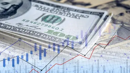 Сколько будут стоить 100 долларов в Украине в первый месяц весны: прогноз банкира