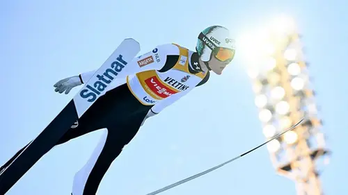 На пути к рекорду на трамплине у Превца стали лыжи