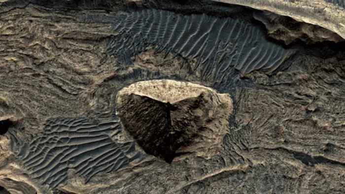 На Марсе обнаружили гигантскую пирамиду: при чем здесь секретные эксперименты ЦРУ и «комнаты монстров»