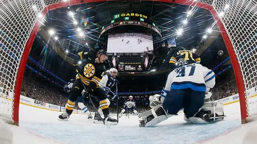 НХЛ: триумфы Бостона, Тампы и Баффало