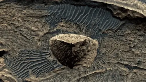 На Марсе обнаружили гигантскую пирамиду: при чем здесь секретные эксперименты ЦРУ и «комнаты монстров»