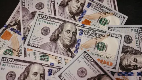 Что будет с курсом доллара на следующей неделе и есть ли влияние из-за...