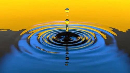 Черная, горячая и проводит ток: ученые открыли четвертое состояние воды