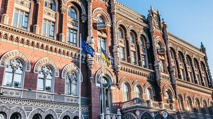 Продажа долларов на межбанке упала ниже психологической отметки