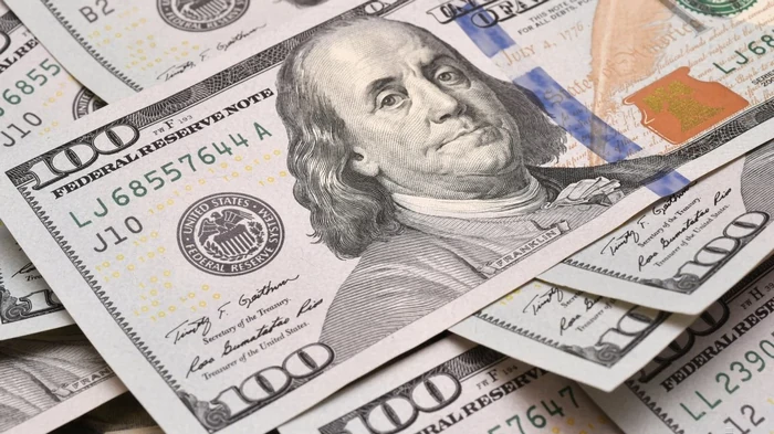 Сколько будут стоить 100 долларов в апреле: прогноз банкира