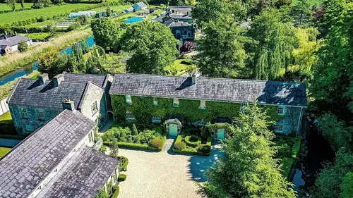 В Ирландии выставили на продажу целую деревню: сколько просят