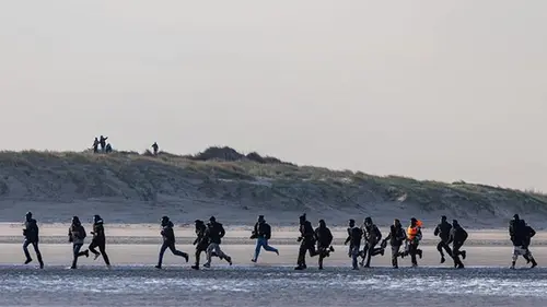 Британия и Франция заключили соглашение о сдерживании потоков нелегало...