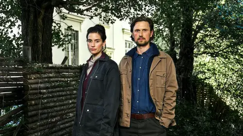 Лучшие сериалы мая 2026: что посмотреть кинолюбителям