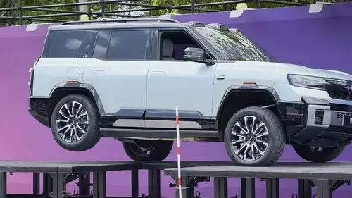 Новый внедорожник BYD умеет ездить на трех колесах и не нуждается в до...