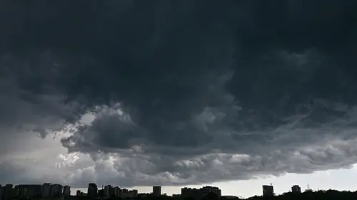 Улицы Киева затопило после мощного ливня