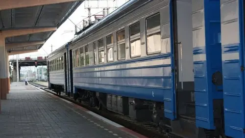 Люди падают от жары, есть погибшие: пассажиры «Укрзализныци» оказались...