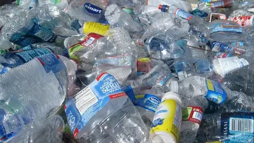 Ученые научились превращать пластиковые отходы в водородное топливо без сортировки