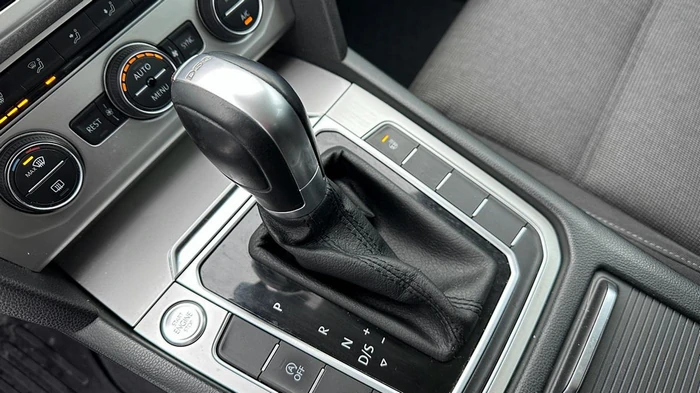 Ці 5 помилок можуть «знищити» автомобіль на автоматі: їх припускається більшість водіїв