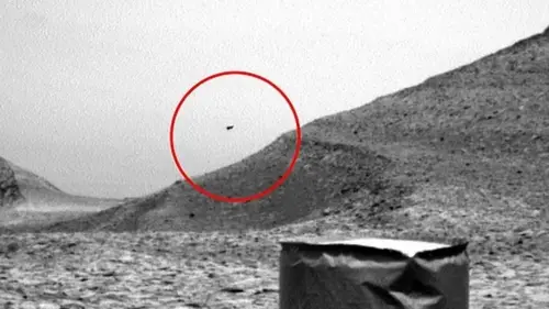 «Летательный аппарат инопланетян»: марсоход NASA увидел НЛО на Марсе
