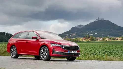 Skoda получила первый полноценный гибрид: две версии на базе Octavia