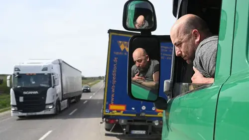 Рух через Рава-Руську для вантажівок та автобусів обмежили до листопада