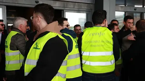 В Испании машинисты поездов объявили забастовку после катастрофы