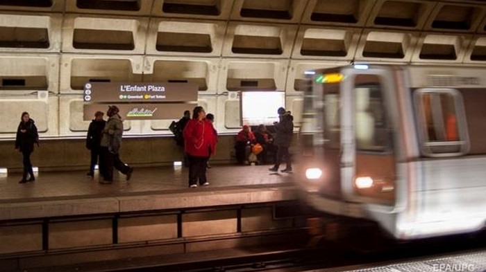 В Бостоне вагон метро сошел с рельсов: пострадали 10 человек
