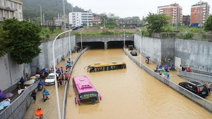 В Китае из-за наводнений эвакуировали 45 тысяч человек