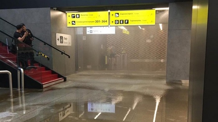 В московском аэропорту затопило один из терминалов (видео)