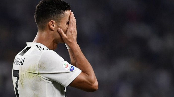 Роналду теряет позиции: португальца не включили в топ-10 лучших игроков сезона