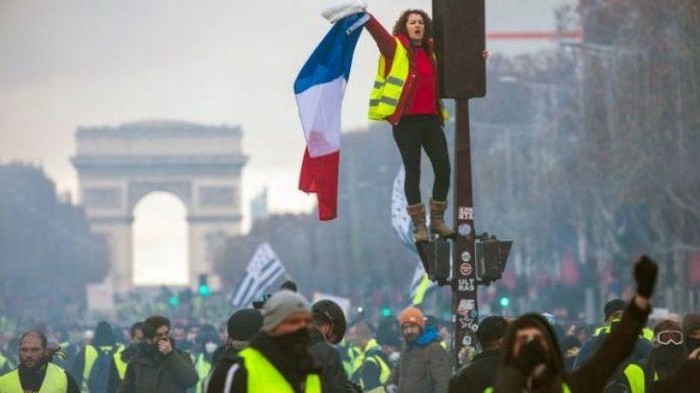 Во Франции прошла самая малочисленная акция желтых жилетов за всю историю протестов