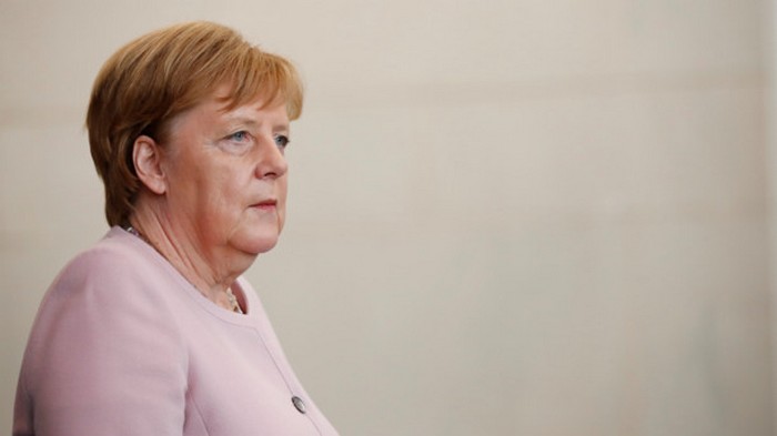 Макрон готов поддержать назначение Меркель на пост главы ЕК