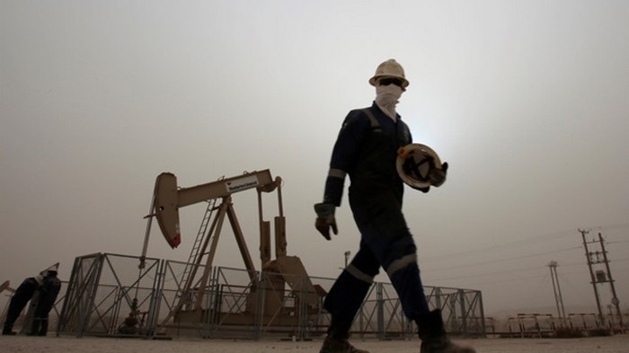 Нефть завершила неделю падением ниже $65