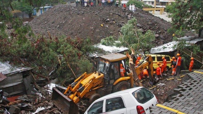 В Индии на западе обрушилась стена: по меньшей мере 15 человек погибли