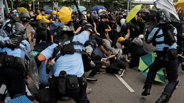 В Гонконге возобновились многотысячные протесты