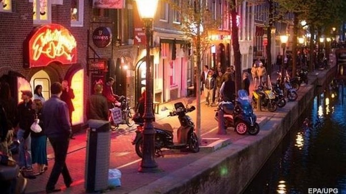 Мэр Амстердама хочет закрыть квартал красных фонарей