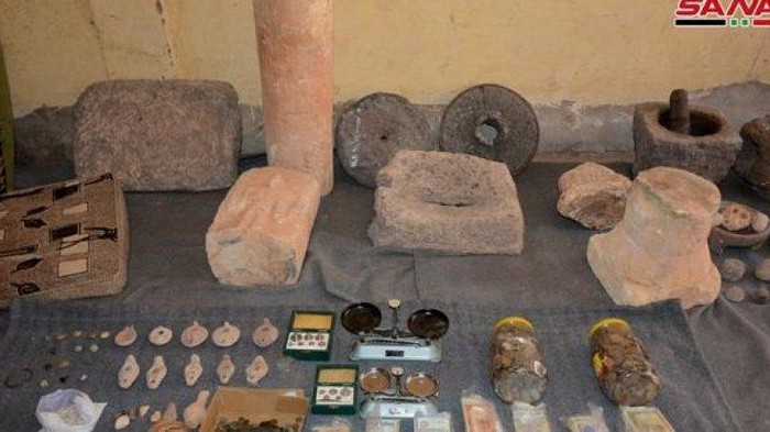 Более 100 ценных предметов: В Сирии нашли клад