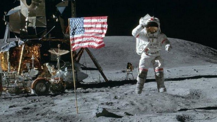 Американец нашел в багажнике оригиналы видео высадки NASA на Луну