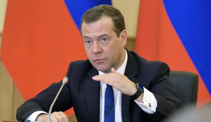 Медведев объявил о повышении пенсионного возраста в РФ