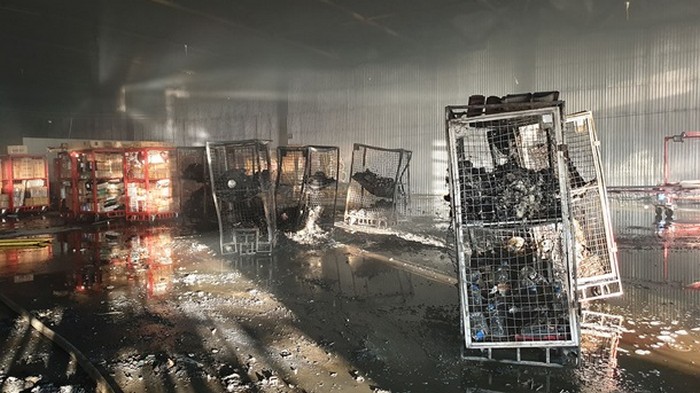 В Мукачево горел склад Новой почты (фото)