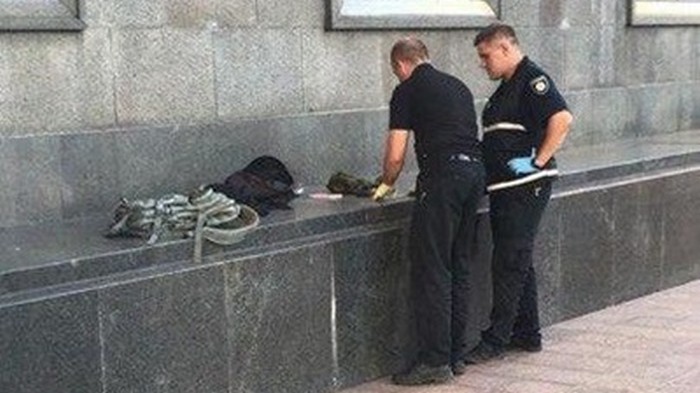 Возле Рады задержали дезертира с гранатой (фото)