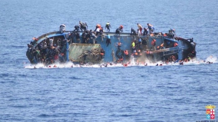 У побережья Марокко спасли более 200 беженцев