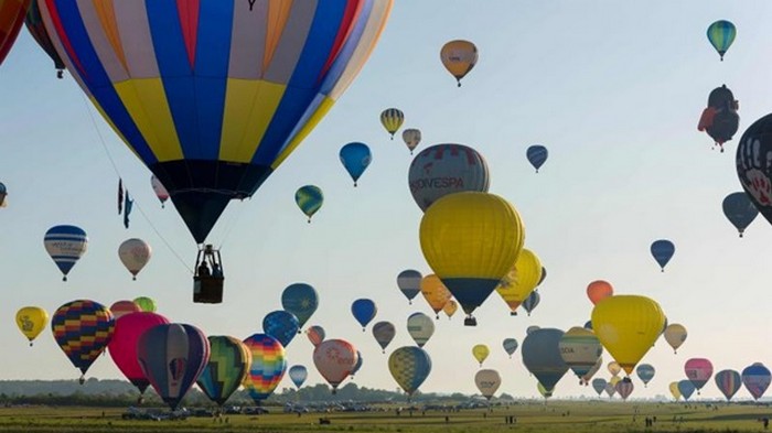 Во Франции проходит фестиваль воздушных шаров (фото)