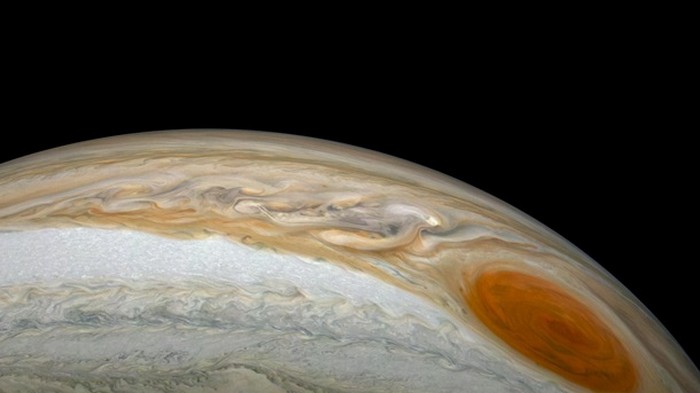Большое Красное пятно на Юпитере показали на новых фото