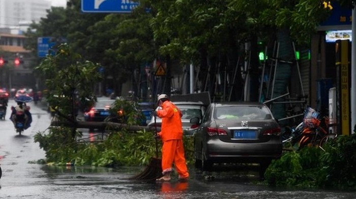 На побережье Китая обрушился мощный тайфун